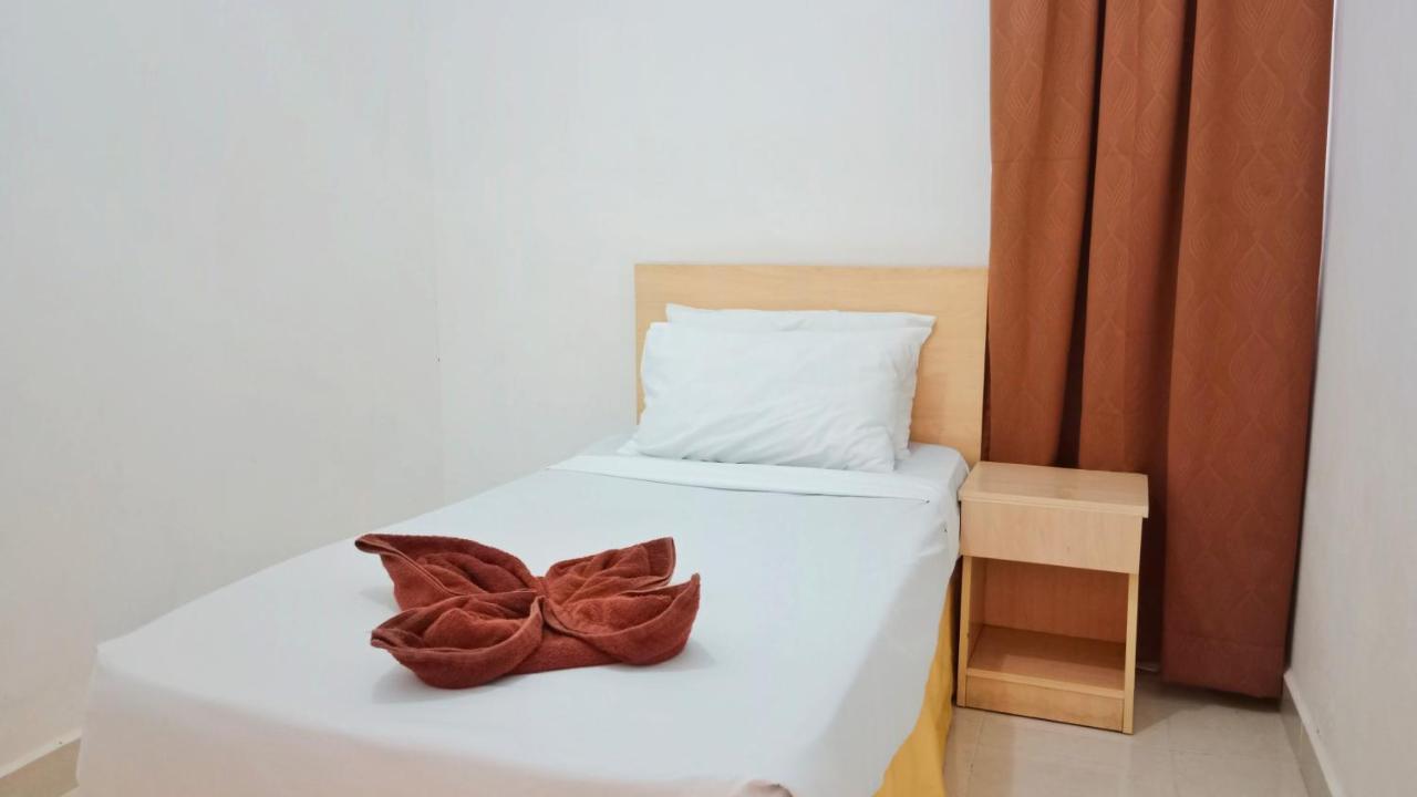 Sumai Hotel Apartment Куала Теренгану Екстериор снимка