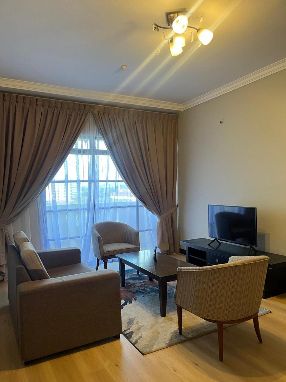 Sumai Hotel Apartment Куала Теренгану Екстериор снимка