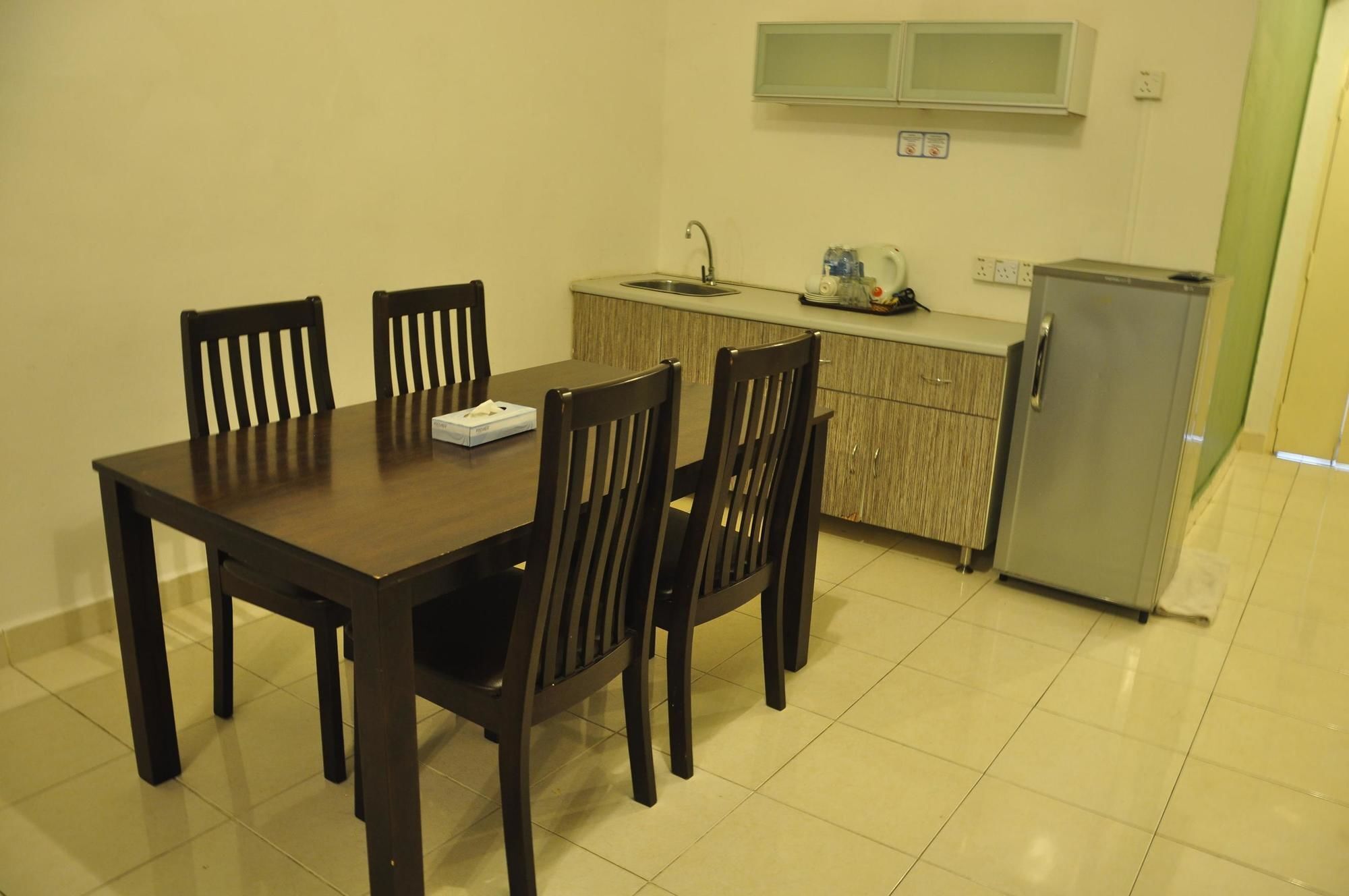 Sumai Hotel Apartment Куала Теренгану Екстериор снимка