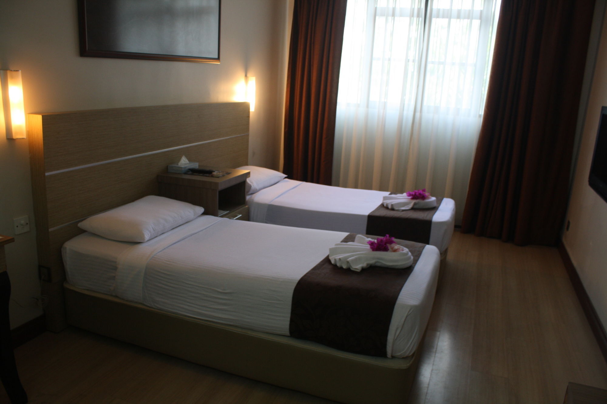 Sumai Hotel Apartment Куала Теренгану Екстериор снимка