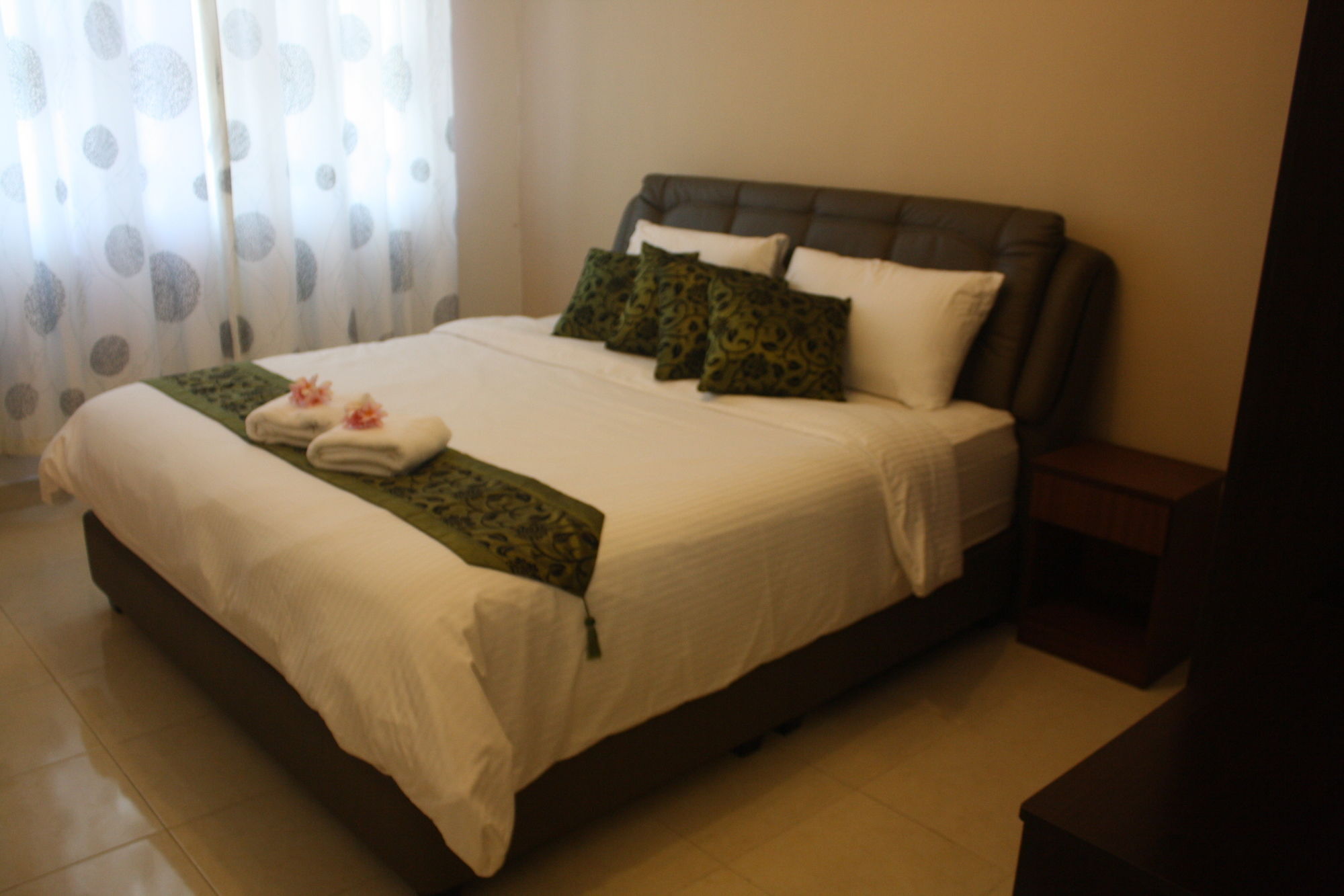 Sumai Hotel Apartment Куала Теренгану Екстериор снимка